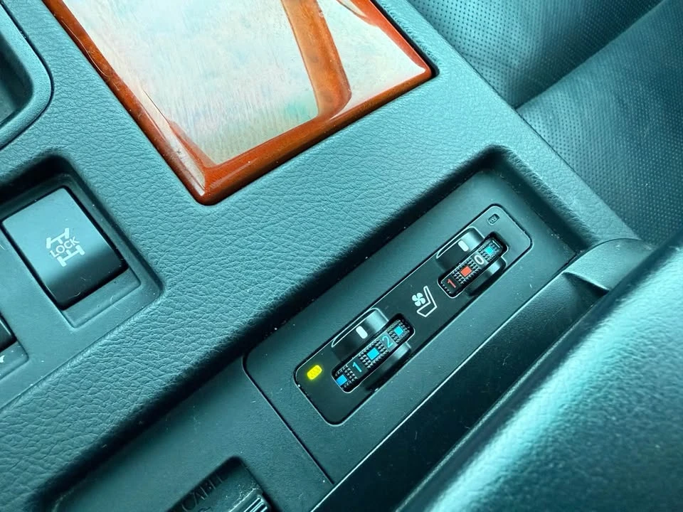 2010 Lexus RX 3rd Gen - Image 17 of 19