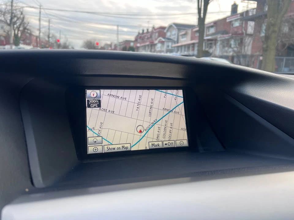 2010 Lexus RX 3rd Gen - Image 11 of 20