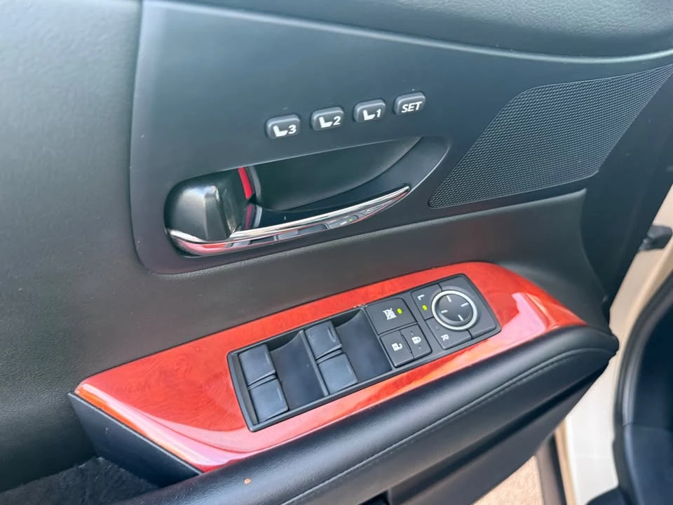 2010 Lexus RX 3rd Gen - Image 12 of 20