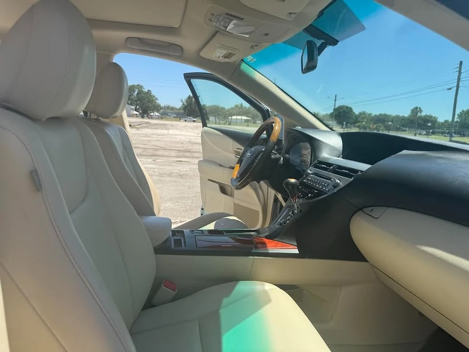 2010 Lexus RX 3rd Gen - Image 13 of 16
