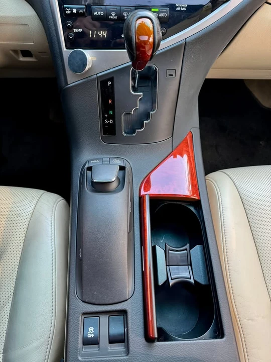 2010 Lexus RX 3rd Gen - Image 16 of 19