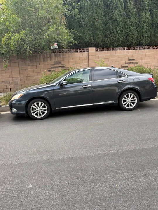 2010 Lexus ES 5th Gen - Image 2 of 4