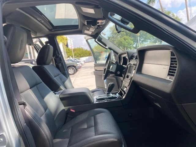 2010 Lincoln Navigator 3rd Gen - Image 13 of 21