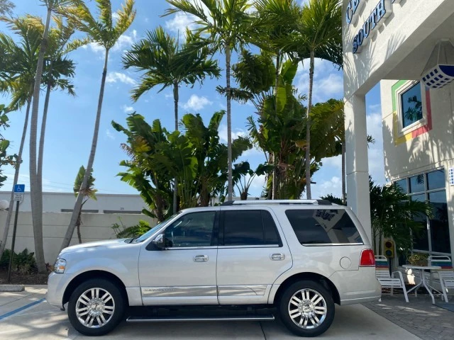 2010 Lincoln Navigator 3rd Gen - Image 5 of 21