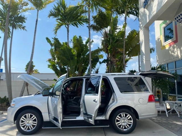 2010 Lincoln Navigator 3rd Gen - Image 9 of 21