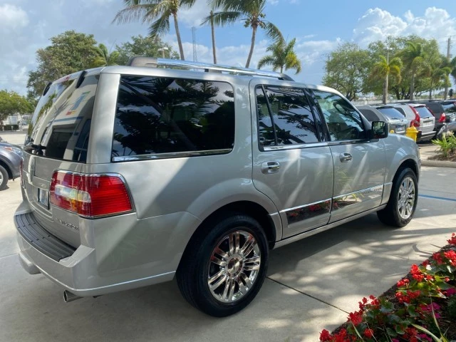 2010 Lincoln Navigator 3rd Gen - Image 8 of 21