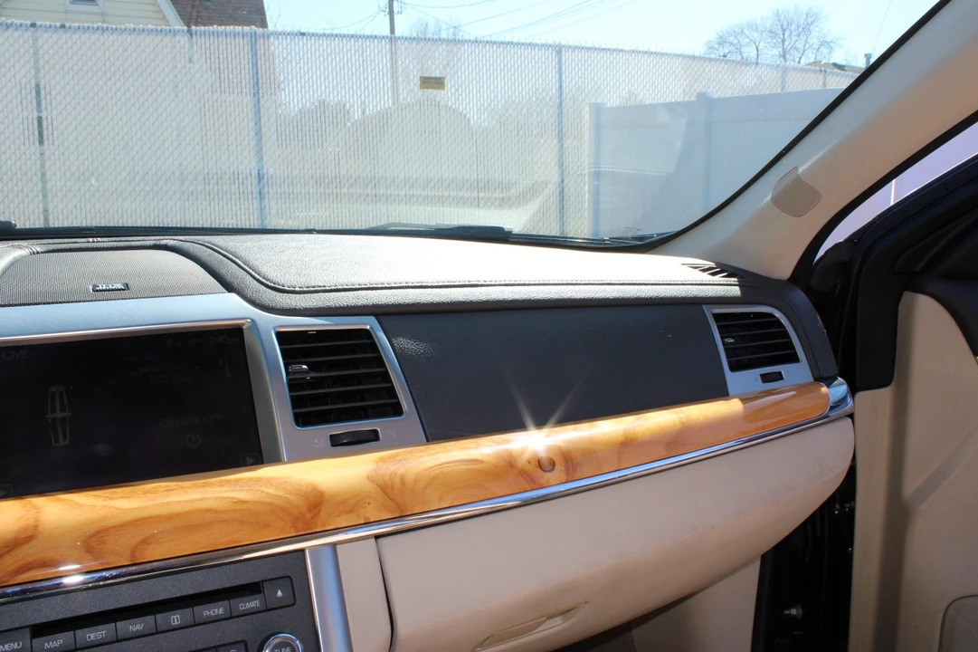 2010 Lincoln MKS - Image 16 of 21