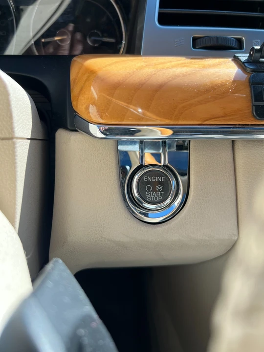 2010 Lincoln MKS - Image 18 of 21