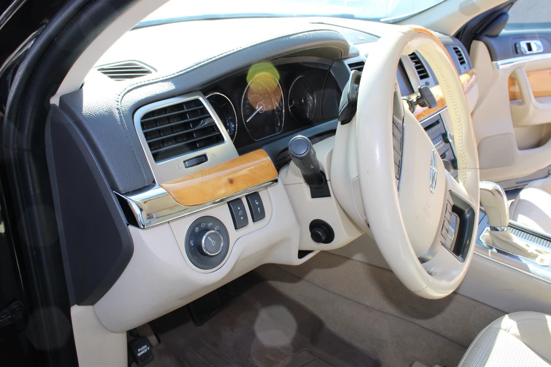 2010 Lincoln MKS - Image 8 of 21