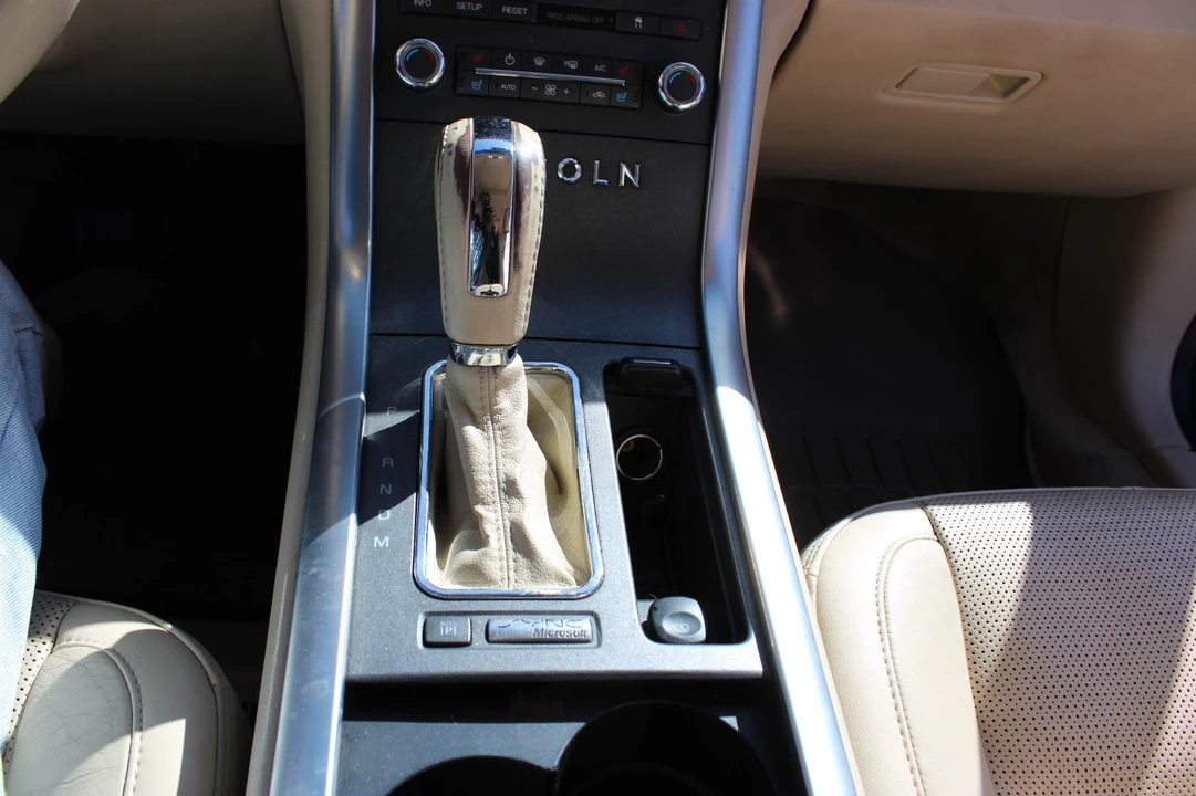 2010 Lincoln MKS - Image 11 of 21