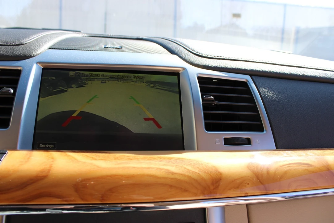 2010 Lincoln MKS - Image 15 of 21