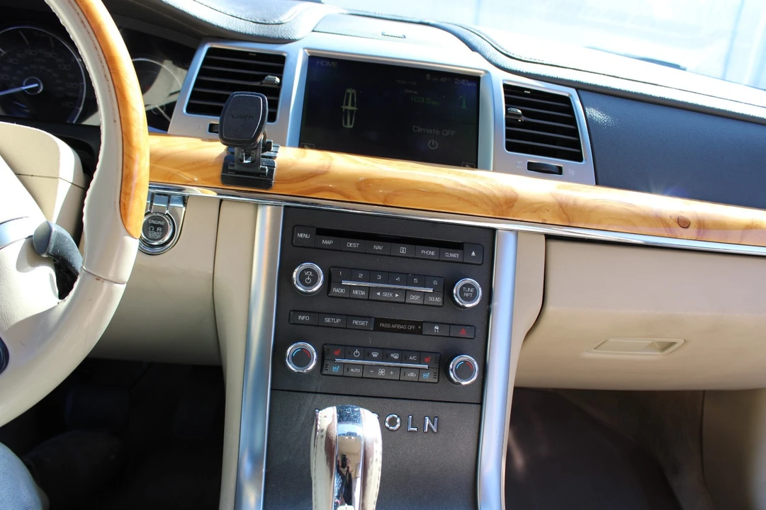 2010 Lincoln MKS - Image 12 of 21