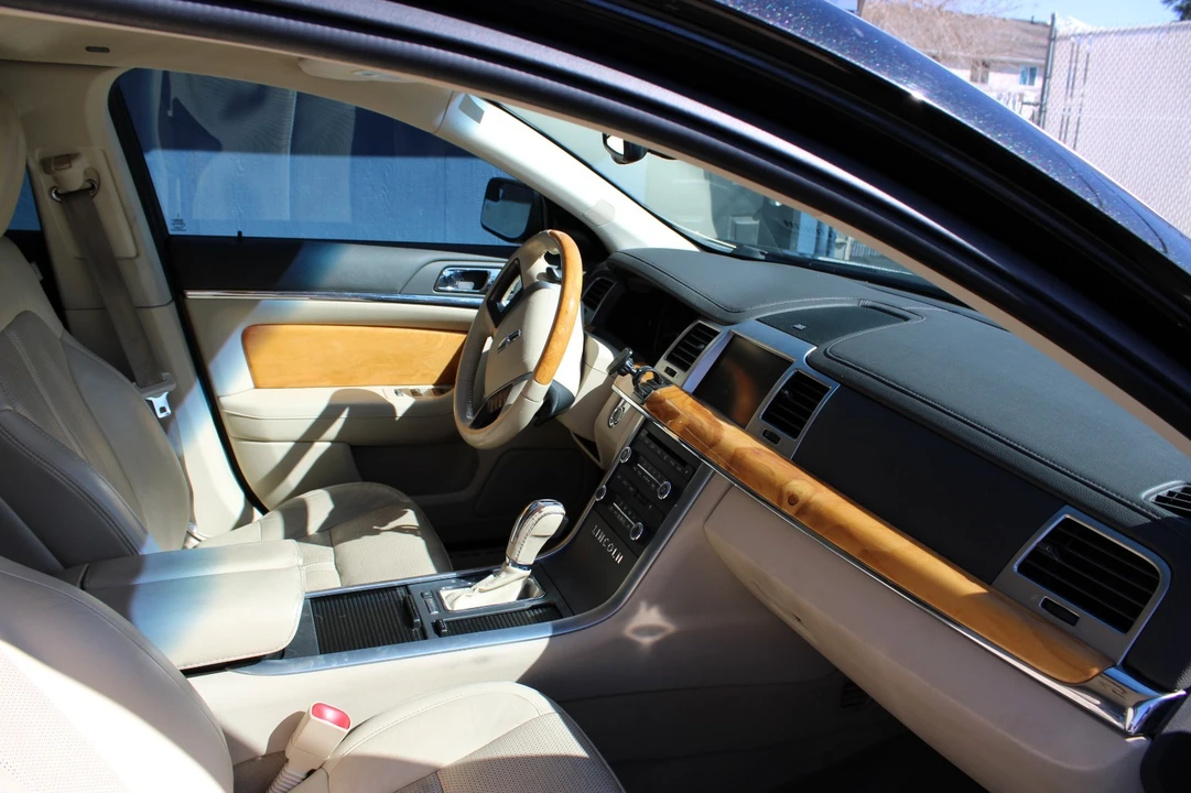 2010 Lincoln MKS - Image 9 of 21