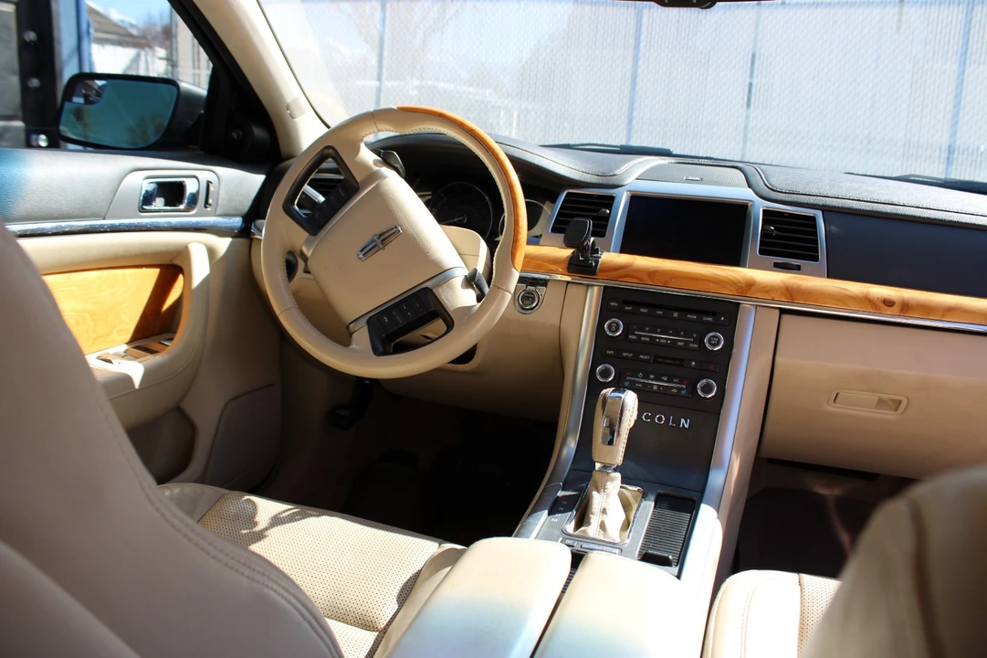 2010 Lincoln MKS - Image 7 of 21