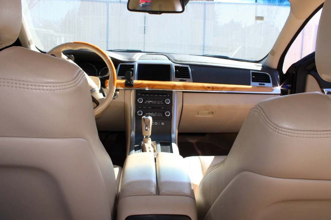 2010 Lincoln MKS - Image 10 of 21