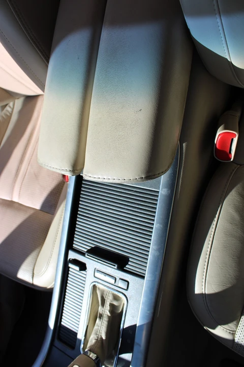 2010 Lincoln MKS - Image 14 of 21