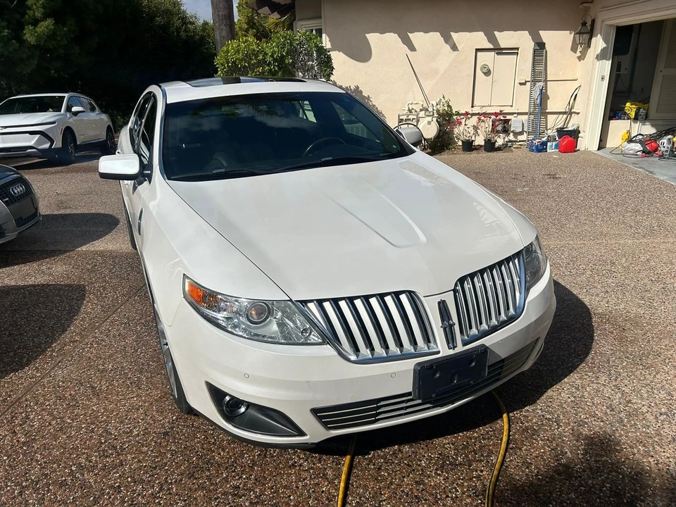2010 Lincoln MKS - Image 2 of 15