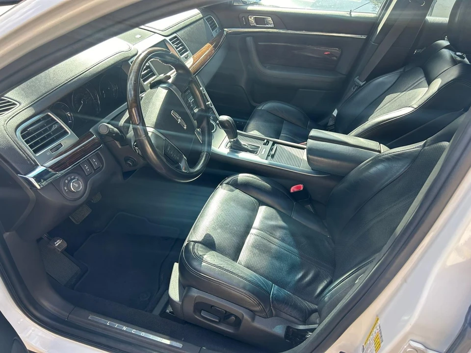 2010 Lincoln MKS - Image 10 of 15