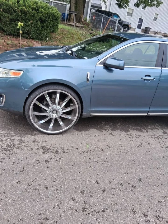 2010 Lincoln MKS - Image 6 of 7