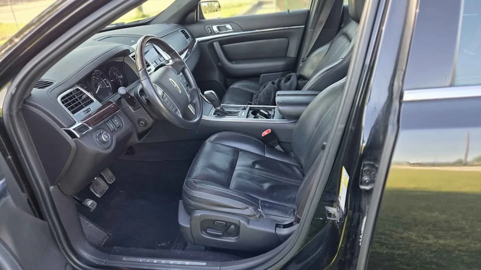 2010 Lincoln MKS - Image 10 of 11