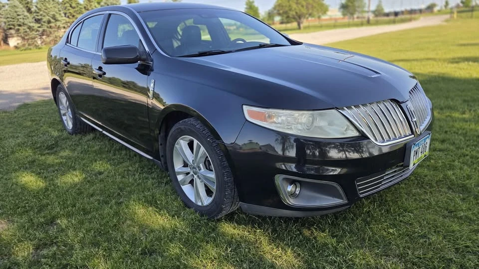 2010 Lincoln MKS - Image 2 of 11