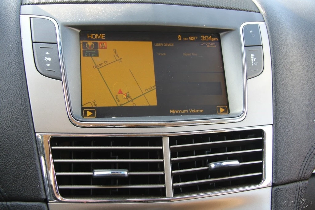 2010 Lincoln MKT - Image 16 of 21