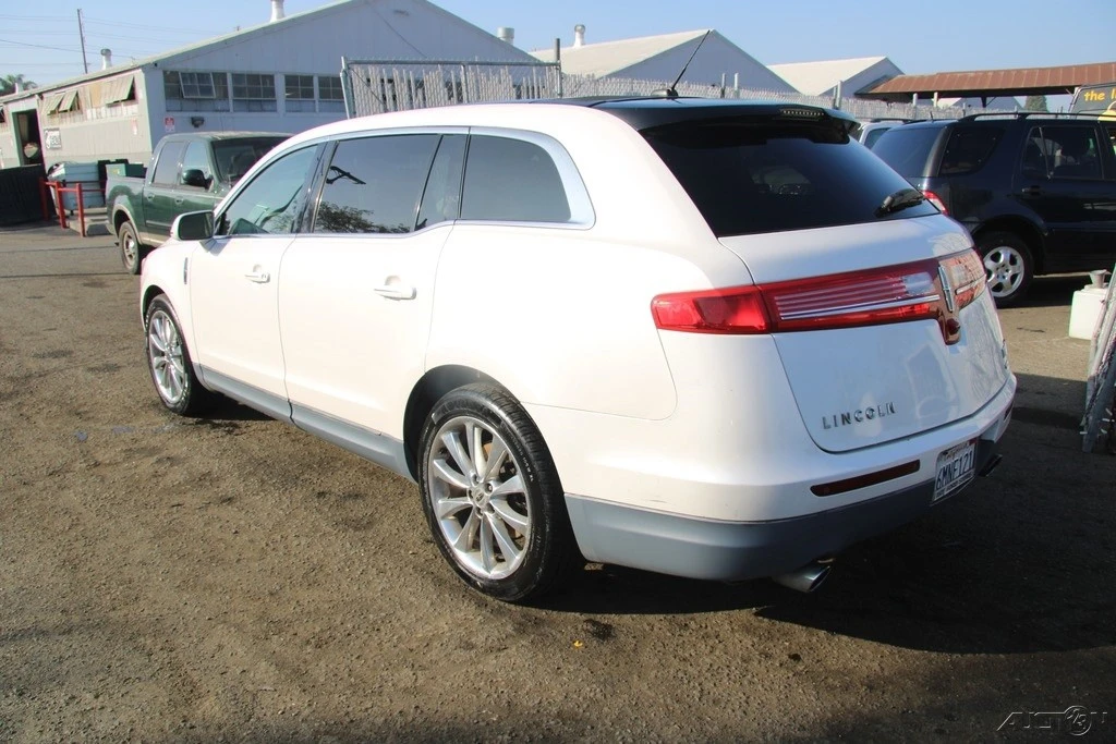 2010 Lincoln MKT - Image 4 of 21