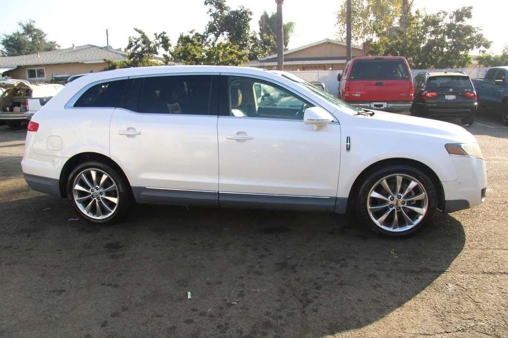 2010 Lincoln MKT - Image 7 of 21