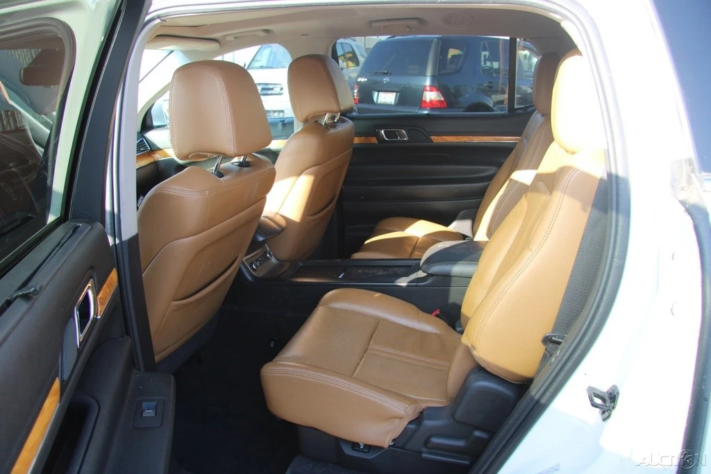 2010 Lincoln MKT - Image 19 of 21