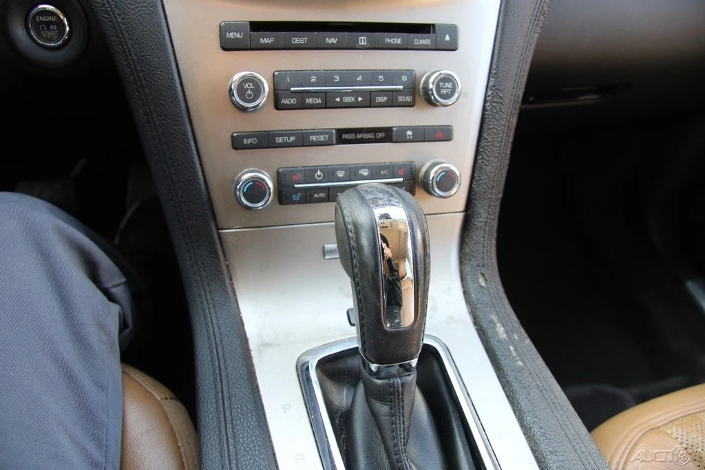 2010 Lincoln MKT - Image 17 of 21
