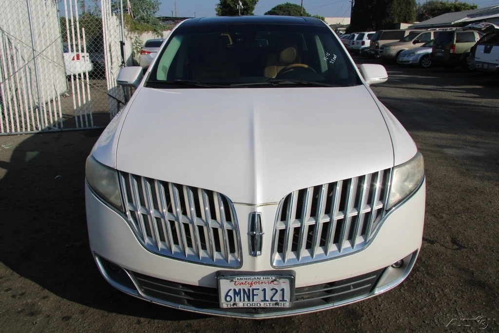 2010 Lincoln MKT - Image 9 of 21
