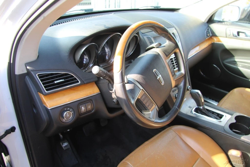 2010 Lincoln MKT - Image 14 of 21