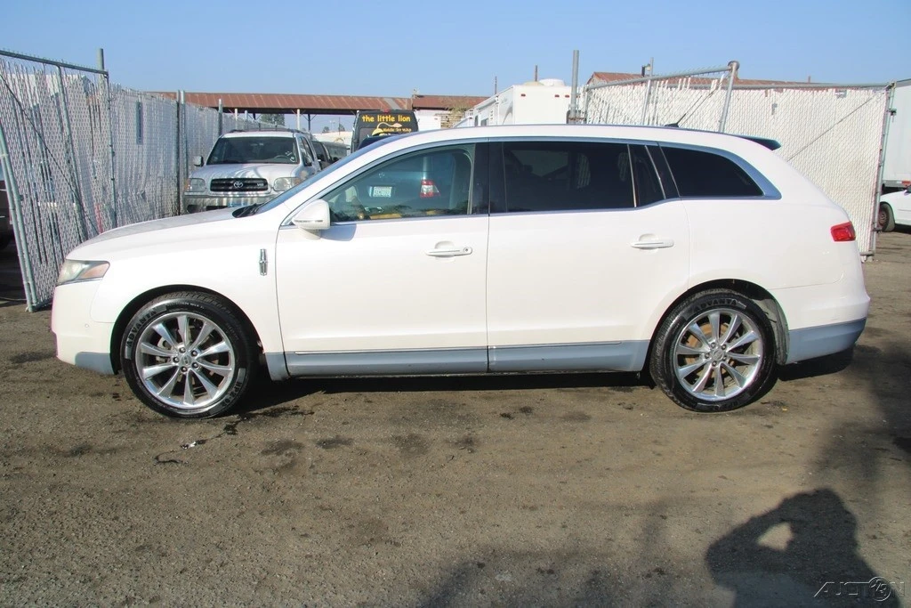 2010 Lincoln MKT - Image 3 of 21