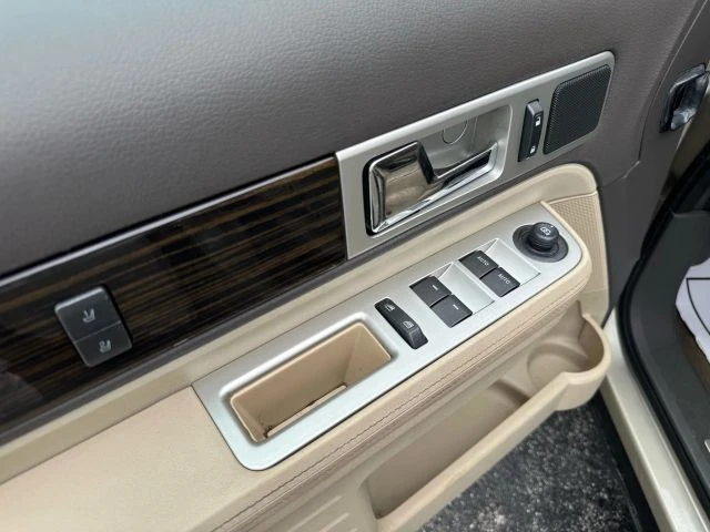 2010 Lincoln MKX - Image 10 of 21