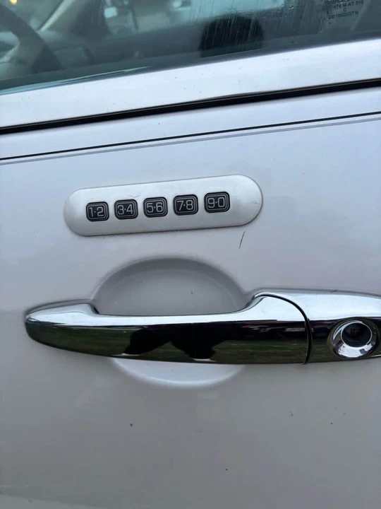 2010 Lincoln MKZ - Image 9 of 10