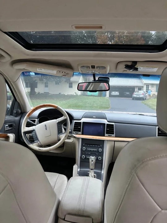 2010 Lincoln MKZ - Image 4 of 10