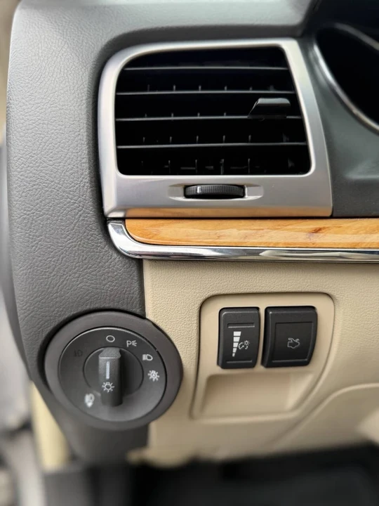 2010 Lincoln MKZ - Image 16 of 21