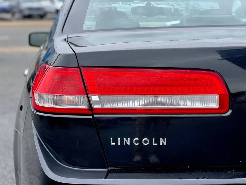 2010 Lincoln MKZ - Image 8 of 12
