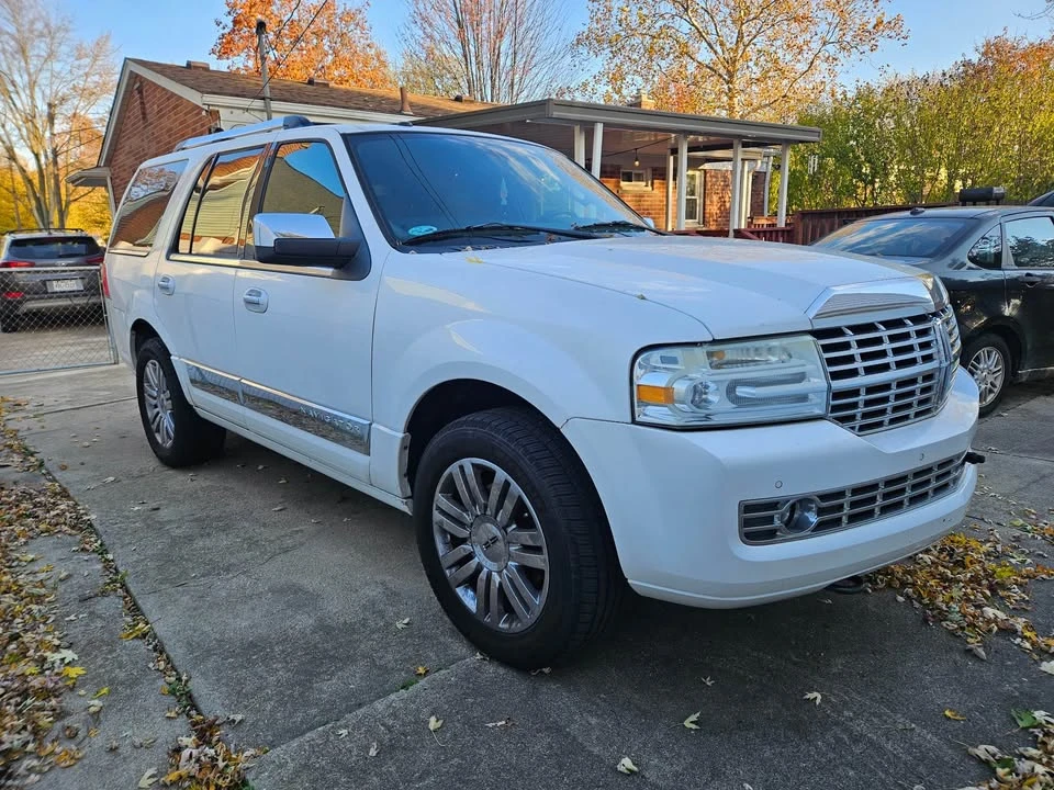 2010 Lincoln Navigator 3rd Gen - Image 3 of 19