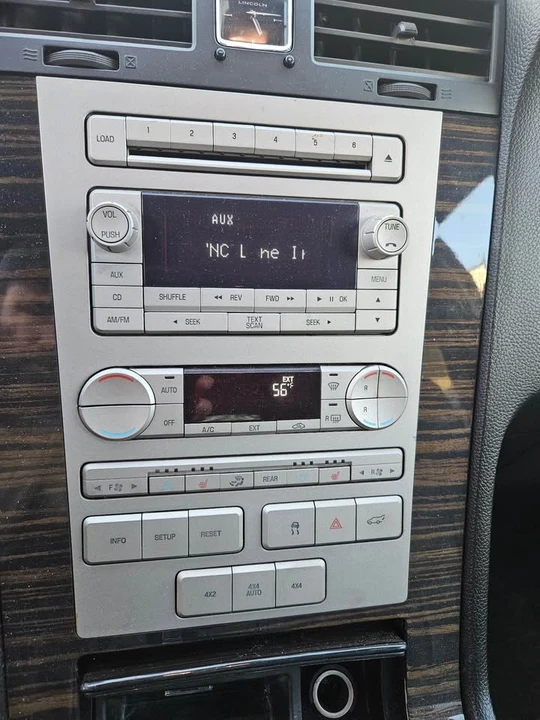 2010 Lincoln Navigator 3rd Gen - Image 17 of 19