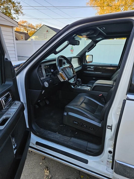 2010 Lincoln Navigator 3rd Gen - Image 15 of 19