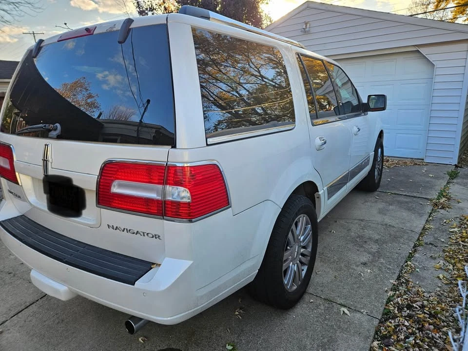 2010 Lincoln Navigator 3rd Gen - Image 4 of 19