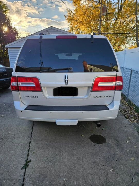 2010 Lincoln Navigator 3rd Gen - Image 5 of 19