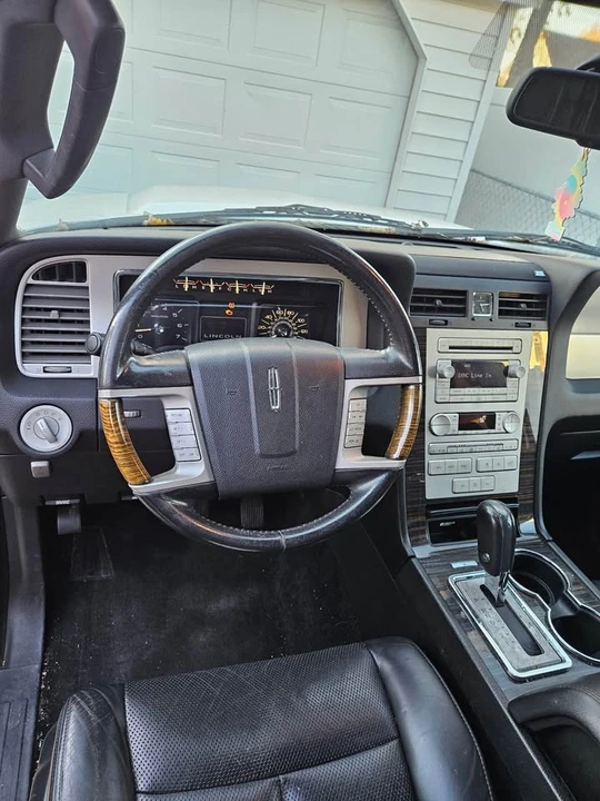 2010 Lincoln Navigator 3rd Gen - Image 18 of 19