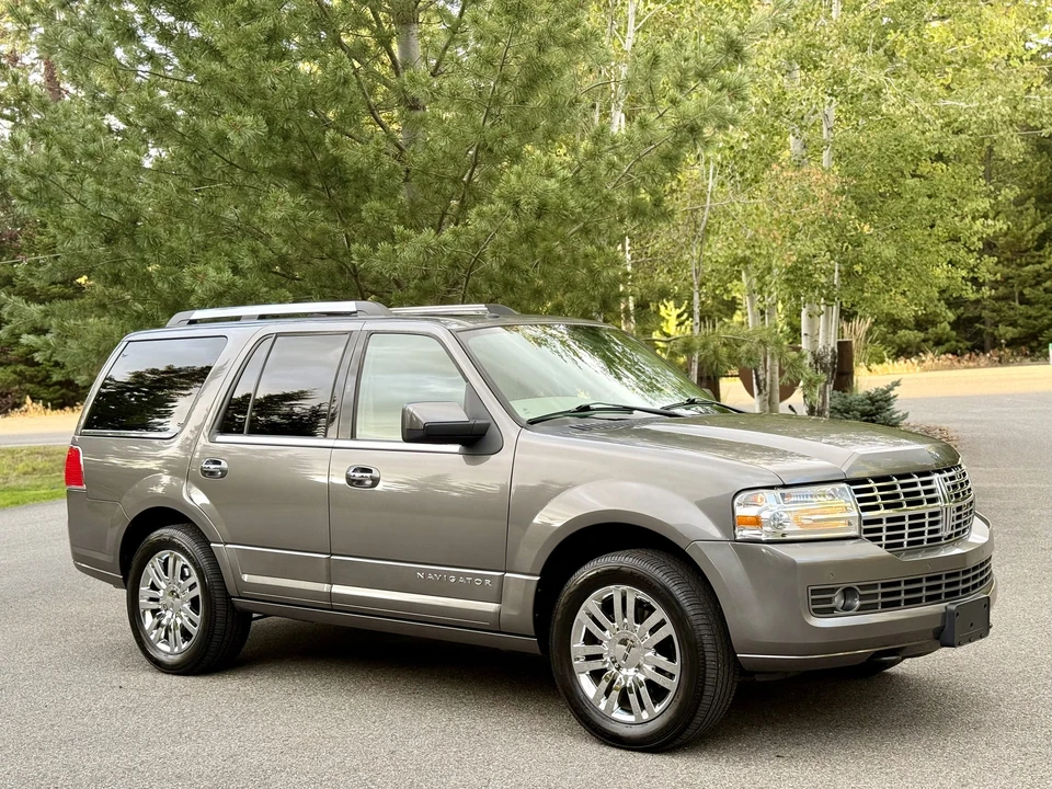 2010 Lincoln Navigator 3rd Gen - Image 7 of 31