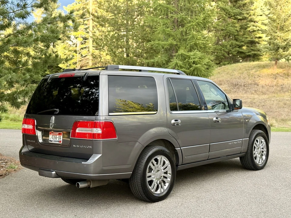 2010 Lincoln Navigator 3rd Gen - Image 10 of 31
