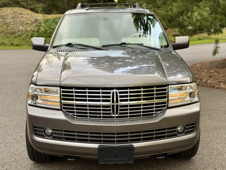 2010 Lincoln Navigator 3rd Gen - Image 4 of 31