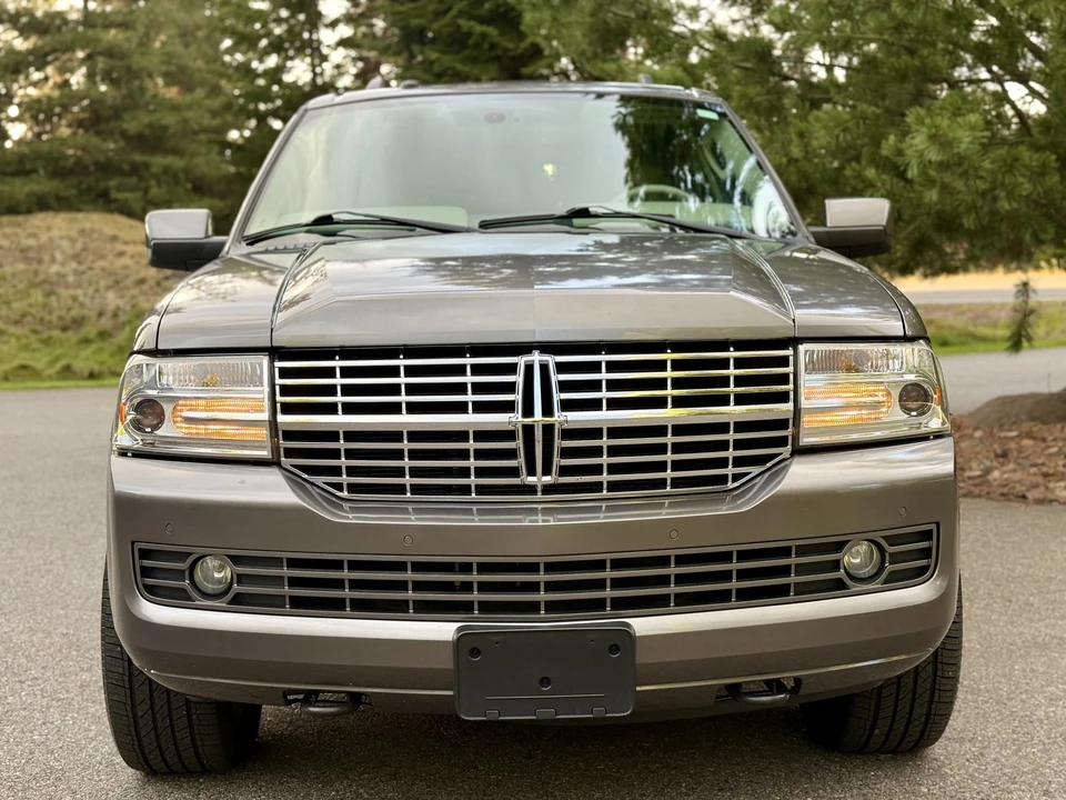 2010 Lincoln Navigator 3rd Gen - Image 5 of 31