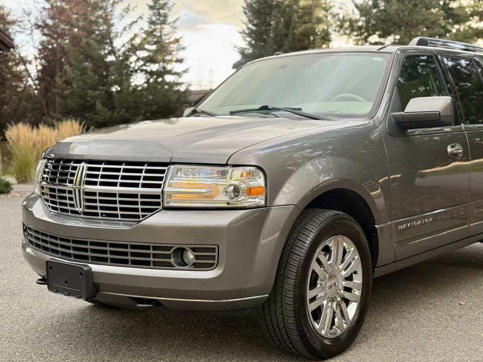 2010 Lincoln Navigator 3rd Gen - Image 17 of 31