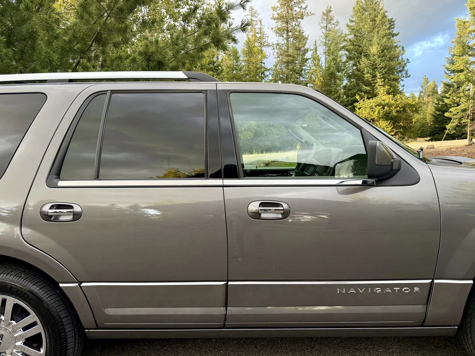 2010 Lincoln Navigator 3rd Gen - Image 11 of 31